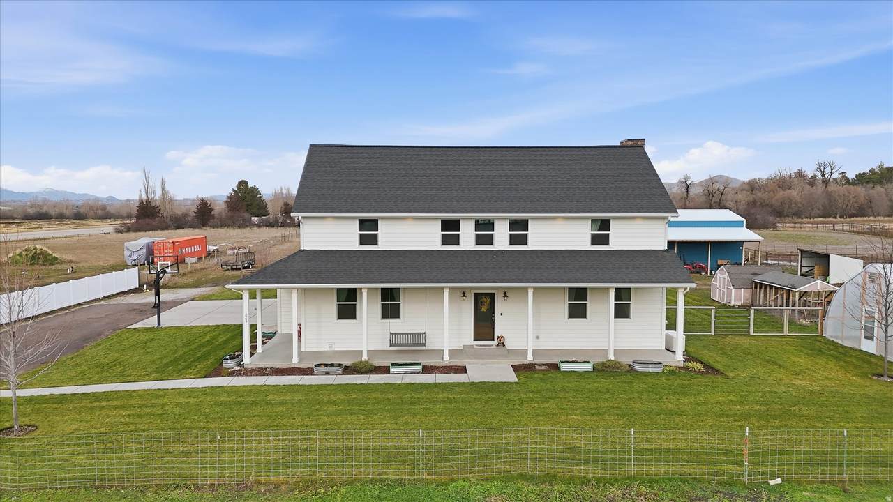 1009 High Creek Rd - Photo 1