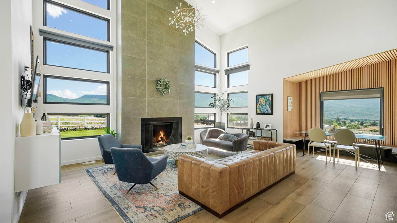 1245 Draper Ln - Photo 1