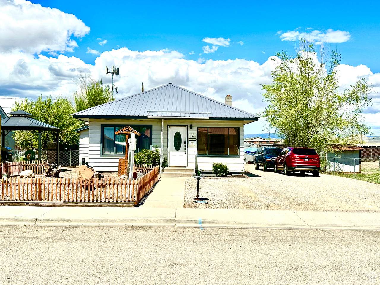 439 400 - Photo 1