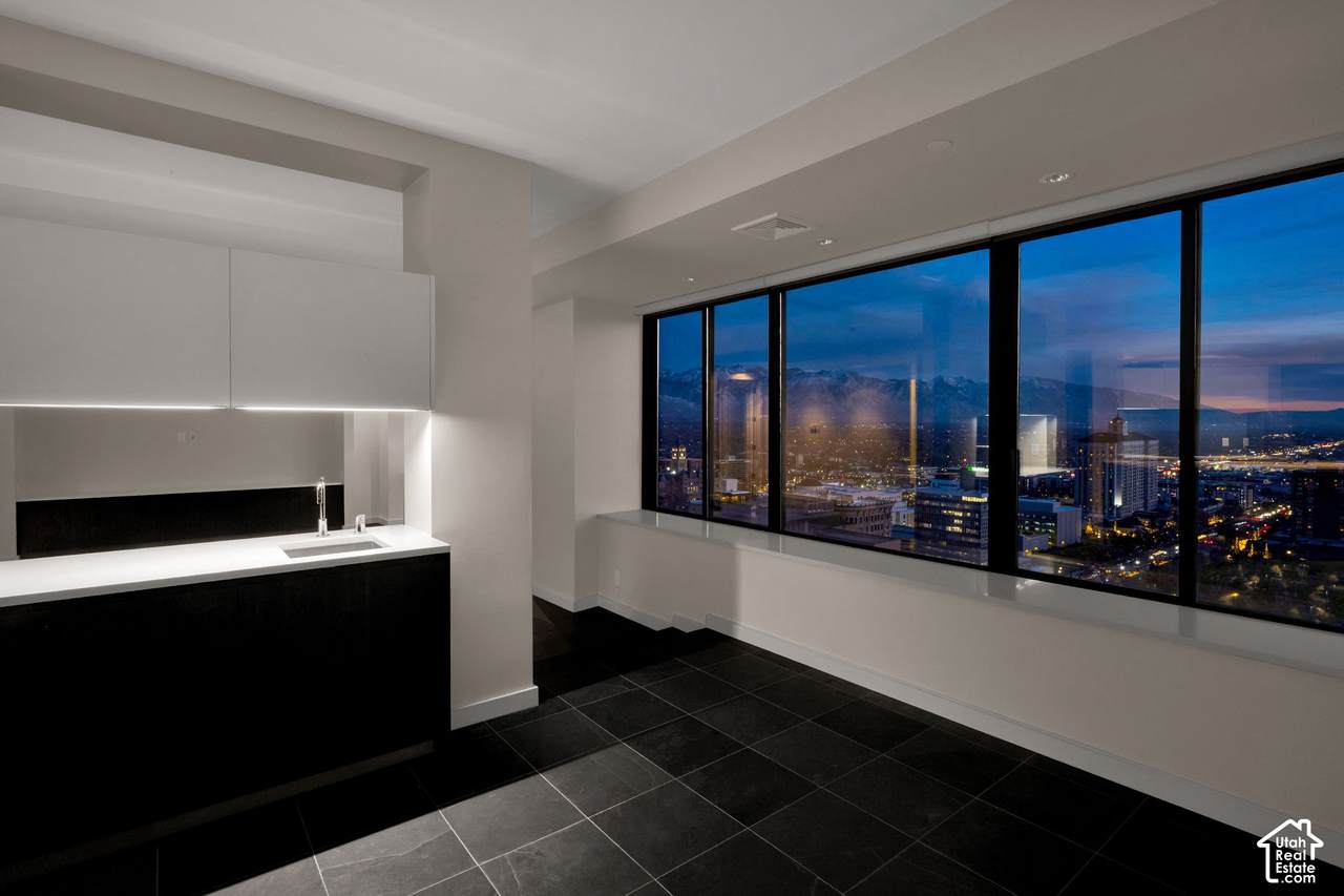 44 Broadway - Photo 1