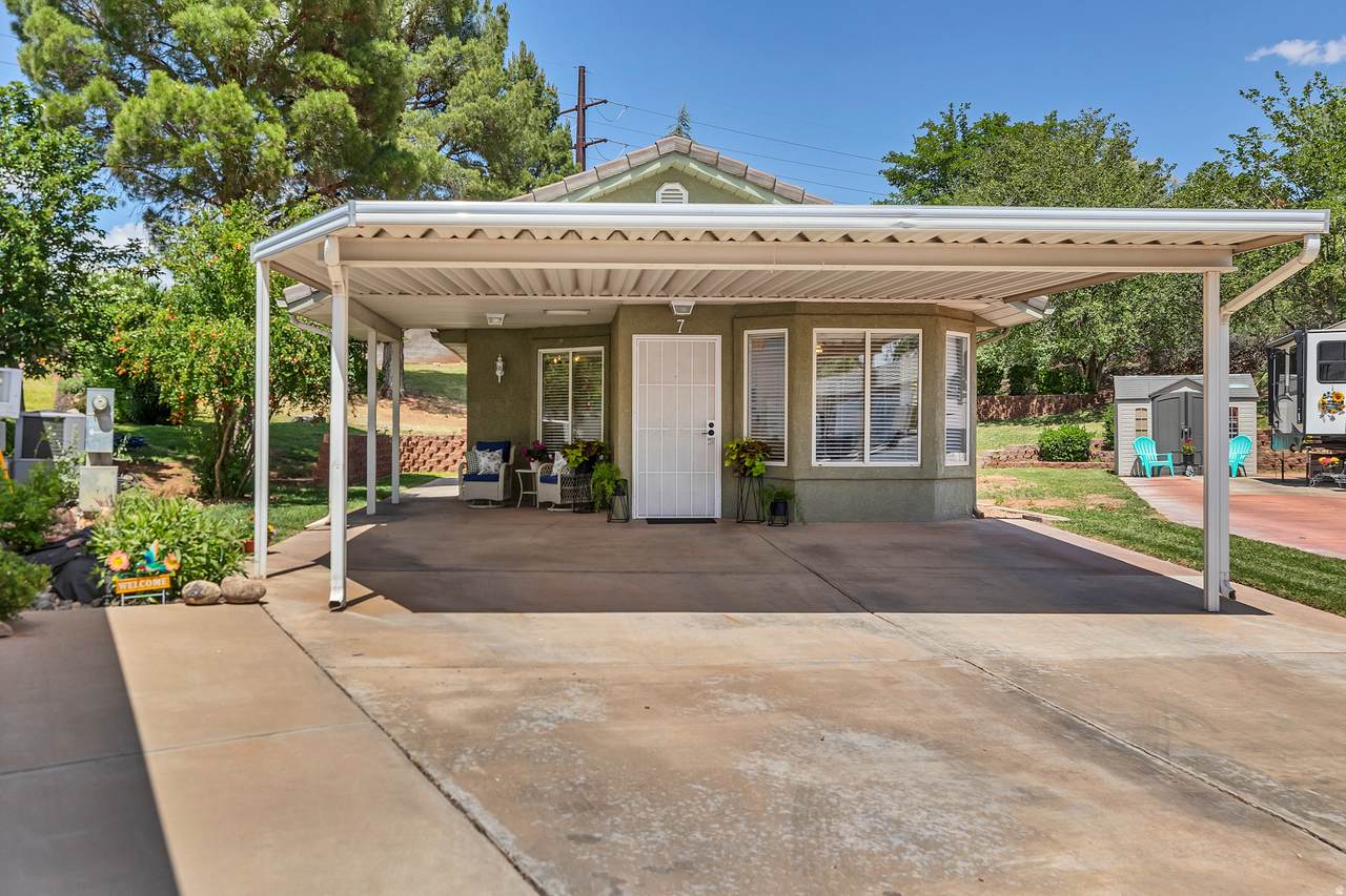 2990 Riverside Dr - Photo 1