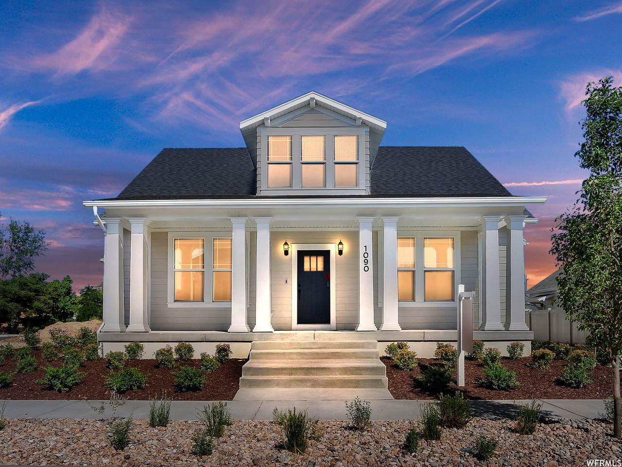 1090 Shoreline Dr - Photo 1