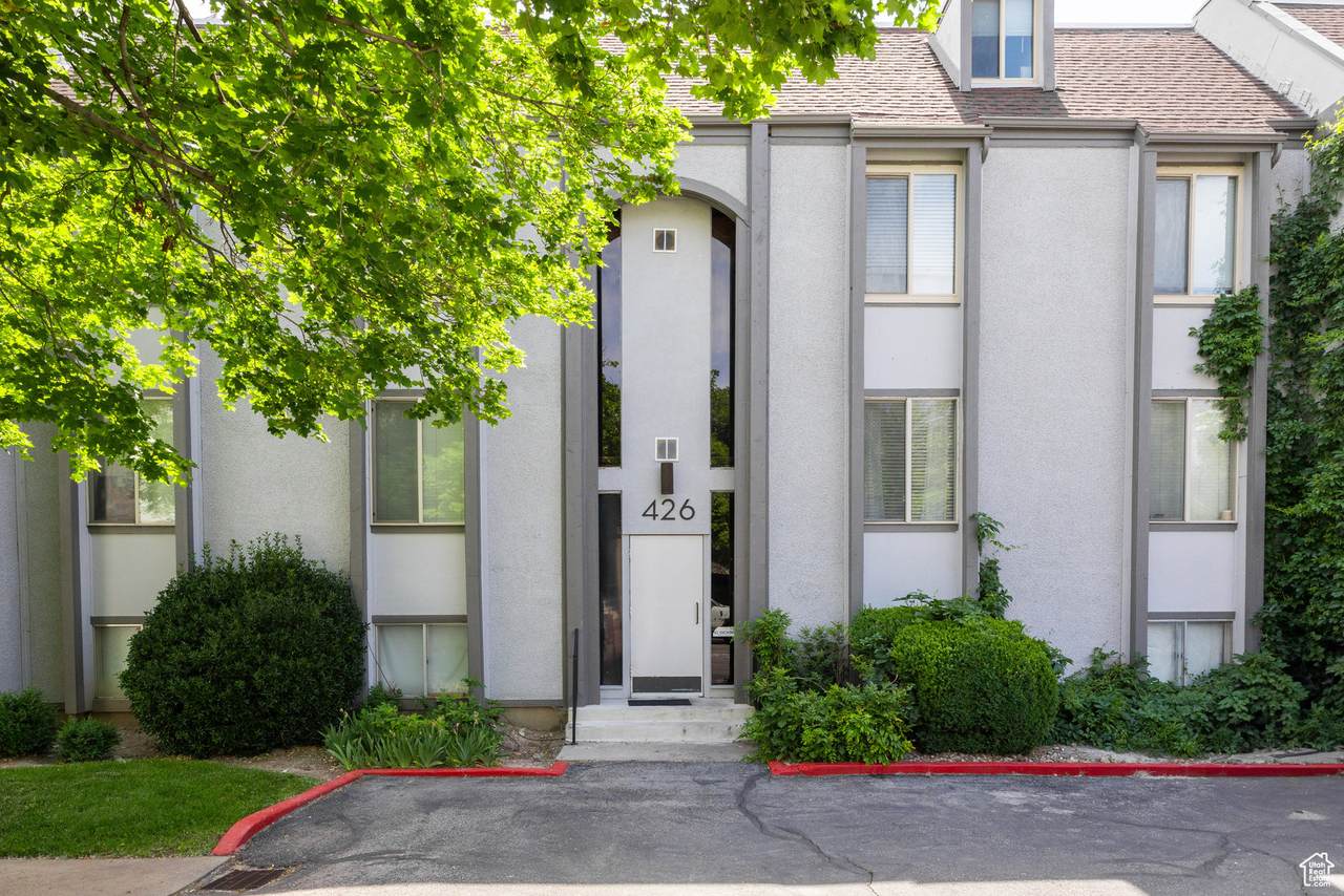 426 Creekside Cir - Photo 1