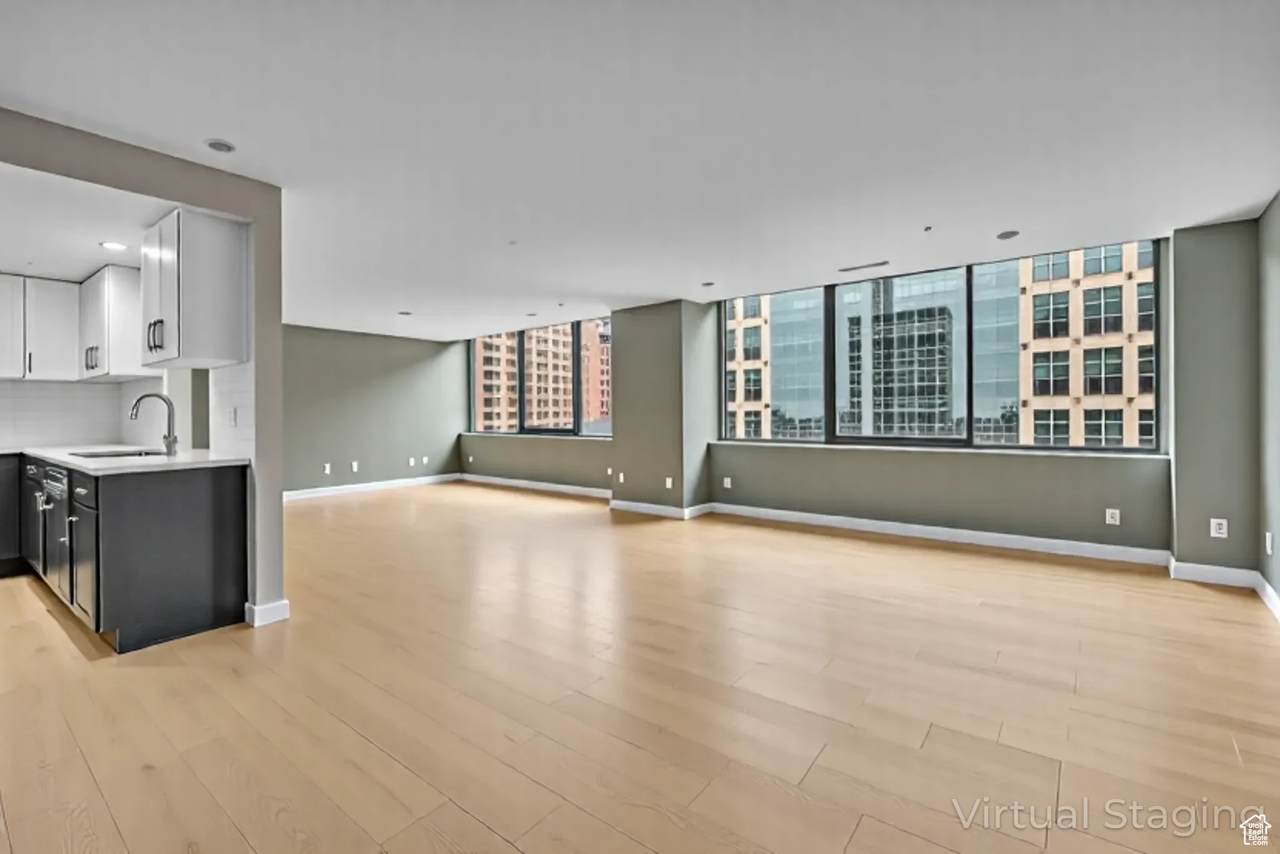 44 Broadway - Photo 1