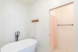 396 200 - Photo 26