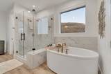 1701 Oakridge Cir - Photo 18