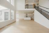 2915 Kingbird Dr - Photo 4