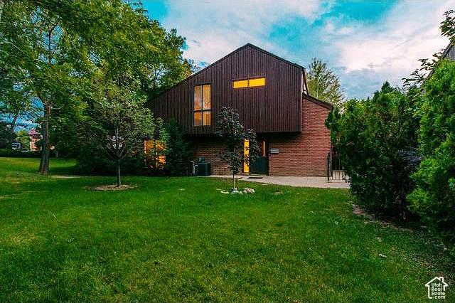 2074 Michigan Ave - Photo 1