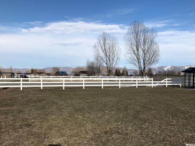 667 Cedar Dr - Photo 1