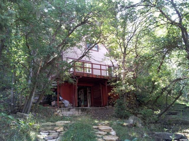 1061 Edgewood Dr - Photo 1