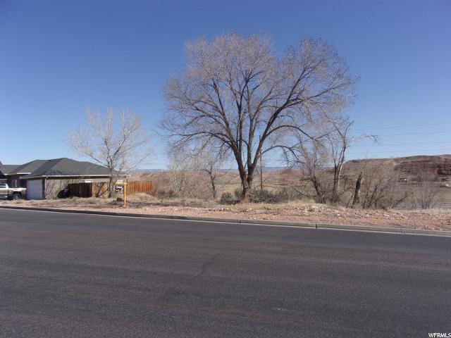 820 Clubhouse Dr - Photo 1