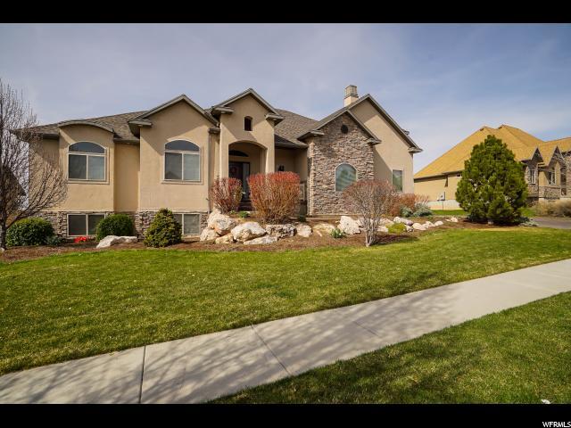 370 Paddock Ln - Photo 1