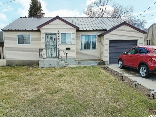 454 9TH ST - Photo 1