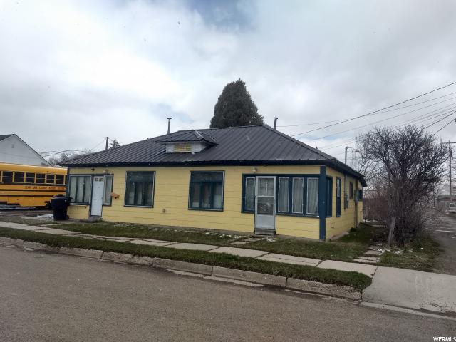 132 7TH St - Photo 1