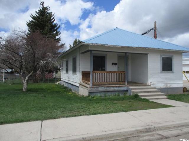 321 8TH St - Photo 1