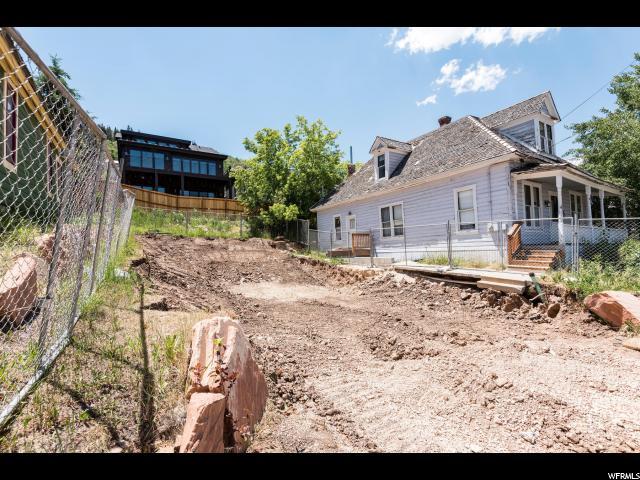 943 Norfolk Ave - Photo 1