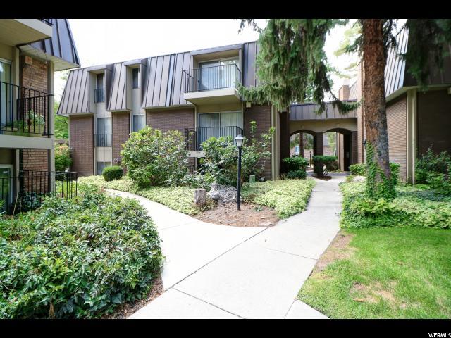 4866 Highland Cir - Photo 1