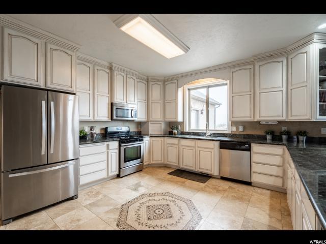 3152 Hillside Dr - Photo 1