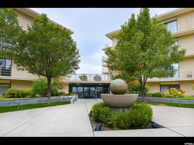 900 Donner Way - Photo 1