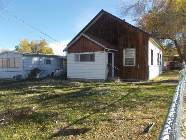 851 Coleman - Photo 1