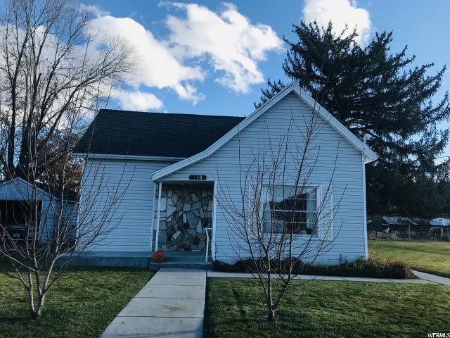 110 Center St - Photo 1