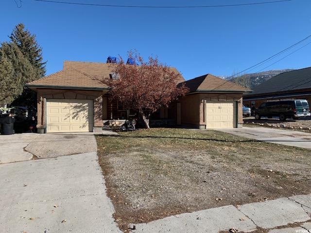 319 300 - Photo 1