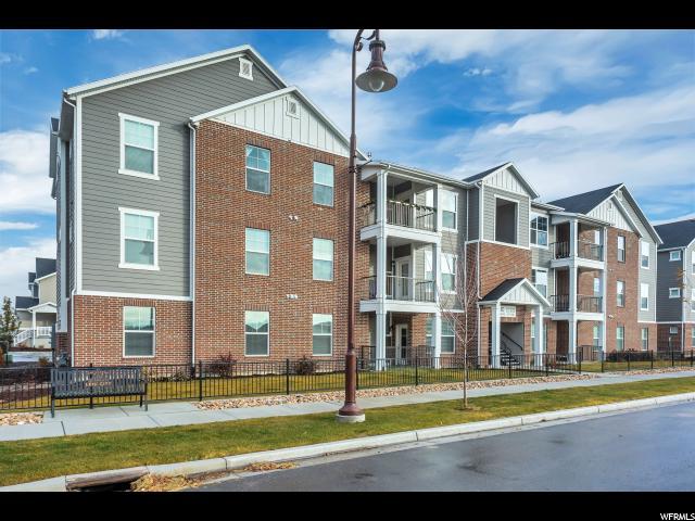 2162 Main St - Photo 1