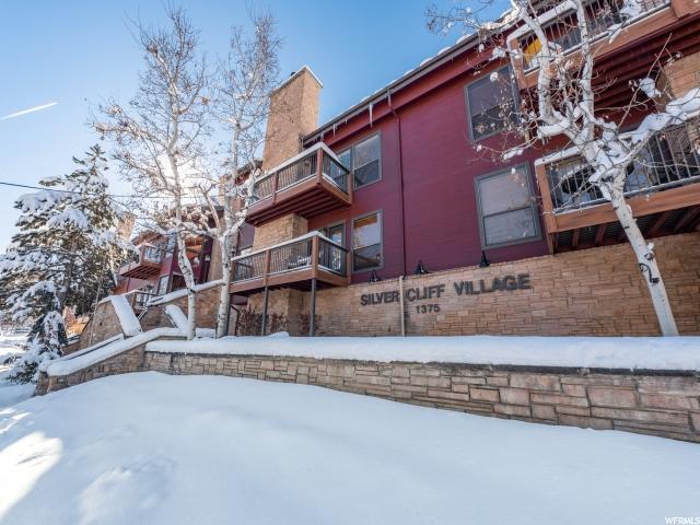 1375 Woodside Ave - Photo 1