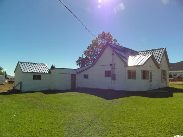 91 Center St - Photo 1