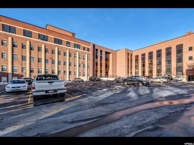 825 300 - Photo 1