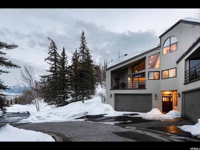3045 Ridgeview Dr - Photo 1