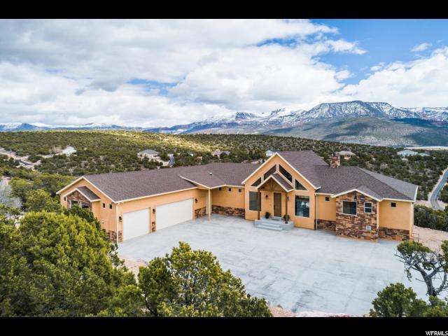 1665 Hill Crest Dr - Photo 1
