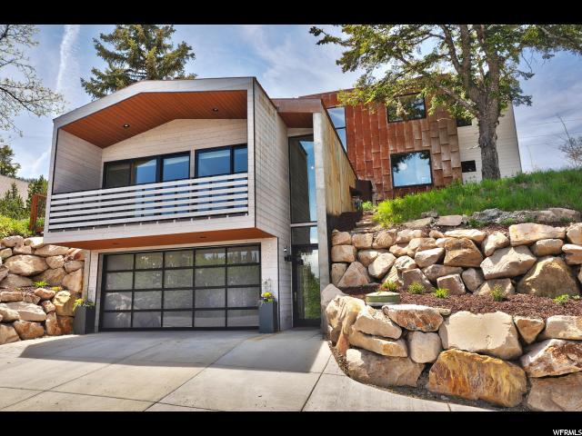 380 Crestview Dr - Photo 1