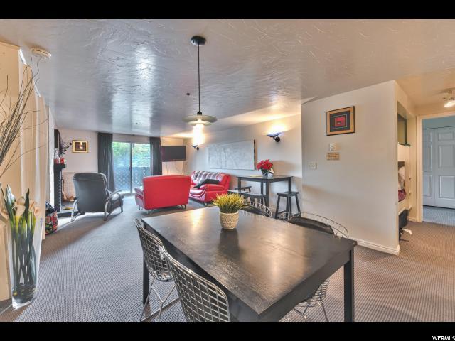 1401 Woodside Ave - Photo 1
