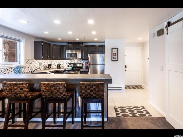 1401 Woodside Ave - Photo 1