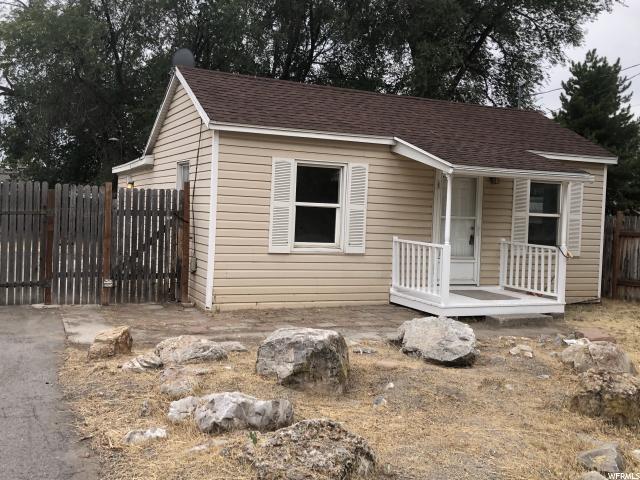 1545 Shelley Ave - Photo 1