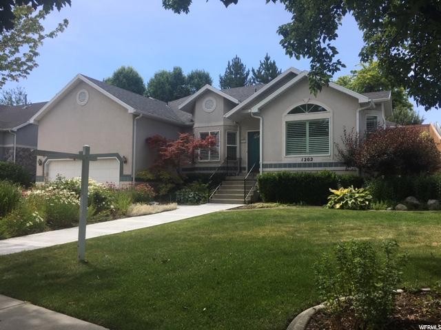 1202 Castlecreek Dr - Photo 1