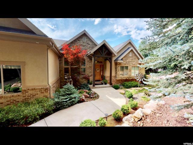 1055 Pineview Dr - Photo 1