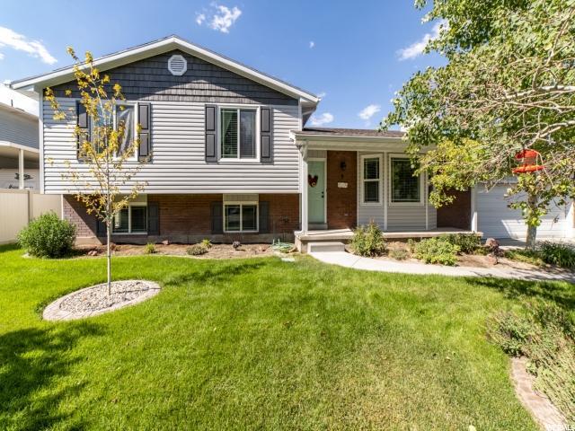 2074 12190 St - Photo 1