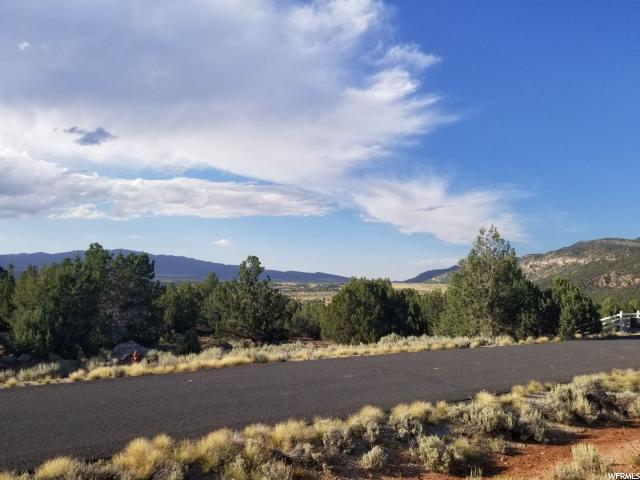 2777 Overlook Dr - Photo 1