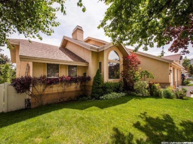 1738 Briarglen Dr - Photo 1