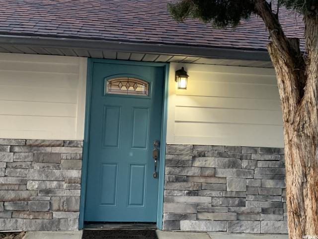 1346 Harrop - Photo 1