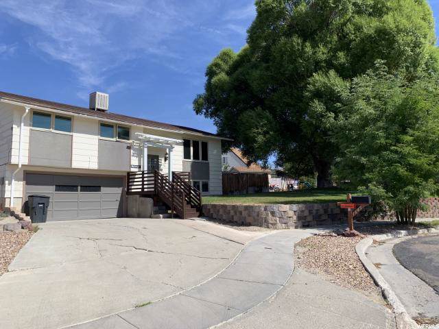 1645 Warwick Cir - Photo 1