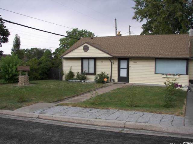 1224 Harrop St - Photo 1