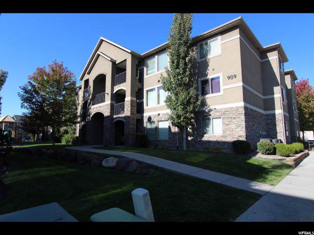 909 Main St - Photo 1