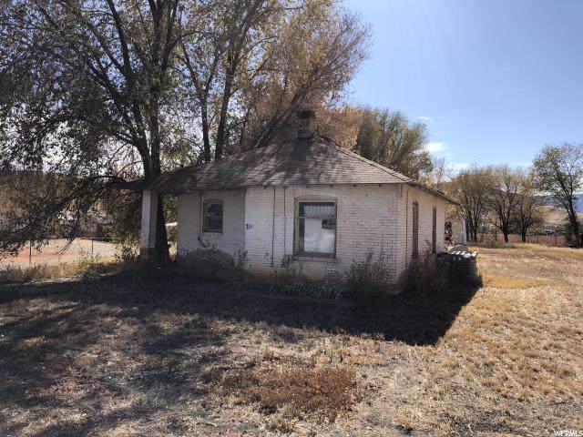 233 Center St - Photo 1