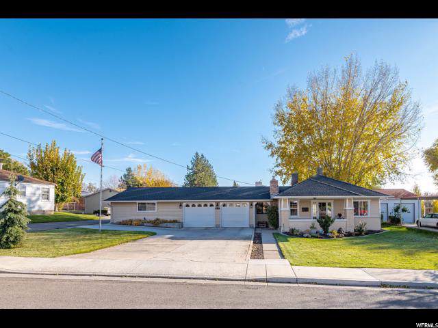 470 Center St - Photo 1