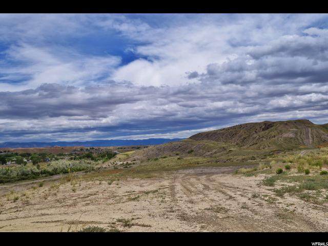 700 Riverside Dr - Photo 1