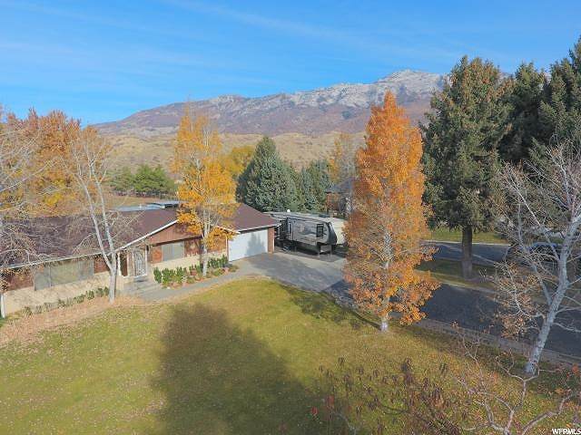 1329 Grove Dr - Photo 1
