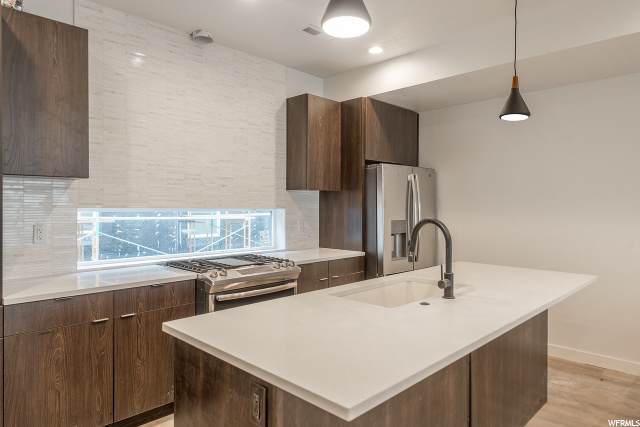 230 1300 - Photo 1